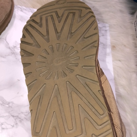 UGG Tan Suede Lace-Up Boots size 8 - Picture 10 of 11